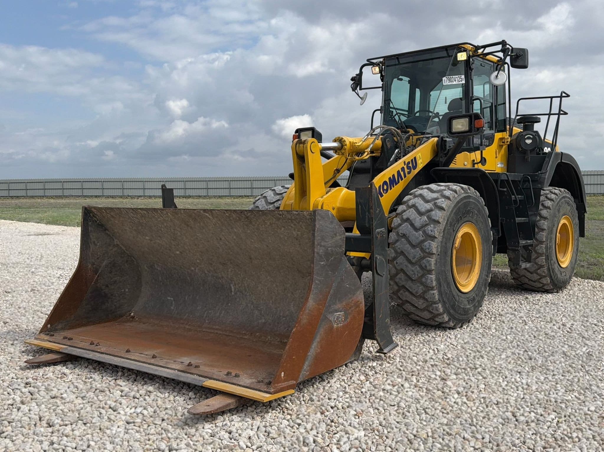 2023 Komatsu WA380-8